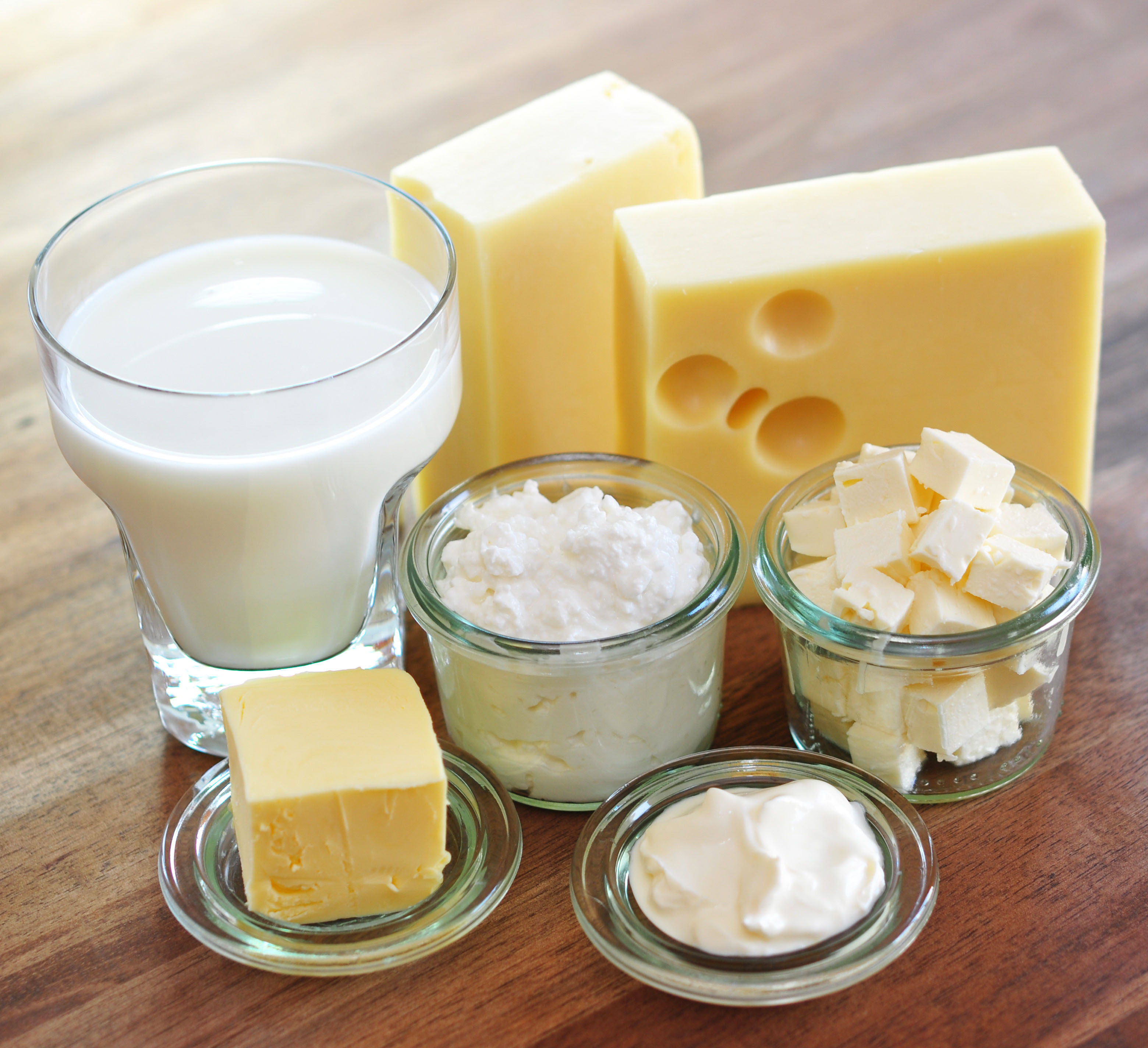 Масло сметана сливки. Молочные продукты. Кисломолочка продукт. Молоко и молочные продукты. Сыр в масле.